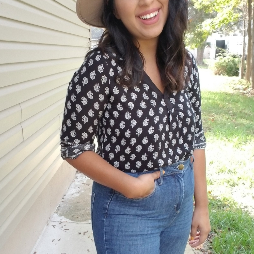 FREE TO BE ME FLORAL PRINT TOP - Picture 5 of 12